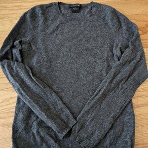 Bloomingdales women's Size M 100% cashmere crew neck sweater